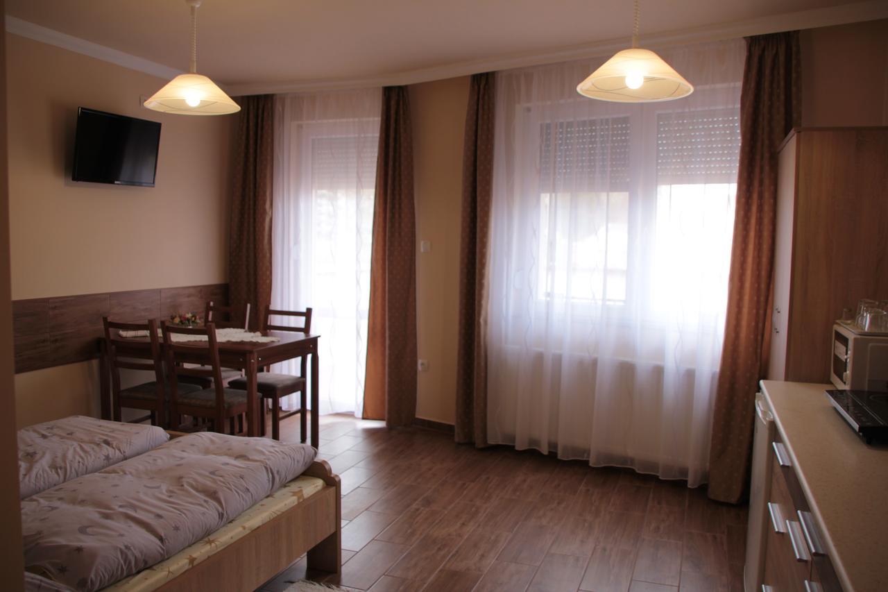Imola Es Andrea Apartmanhaz 2 Hajdúszoboszló Екстериор снимка
