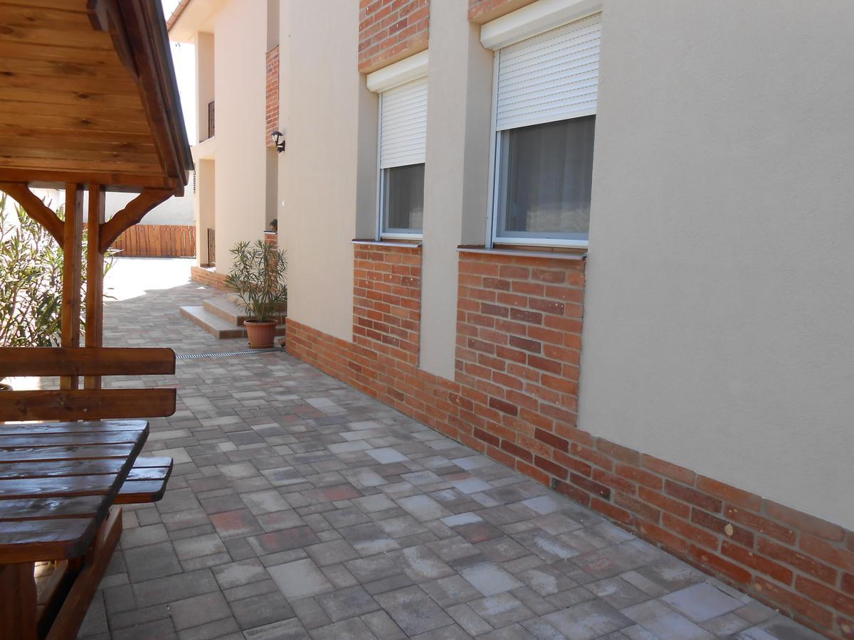 Imola Es Andrea Apartmanhaz 2 Hajdúszoboszló Екстериор снимка