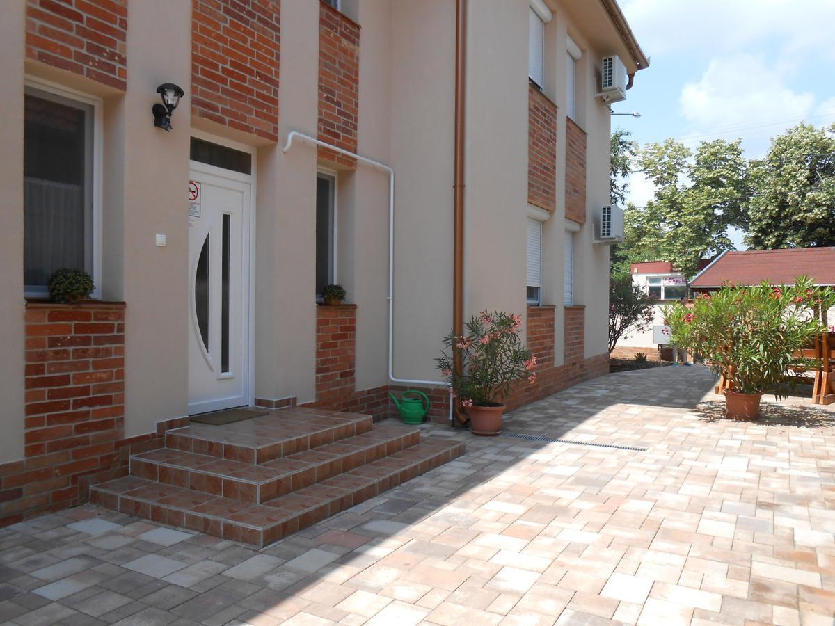 Imola Es Andrea Apartmanhaz 2 Hajdúszoboszló Екстериор снимка